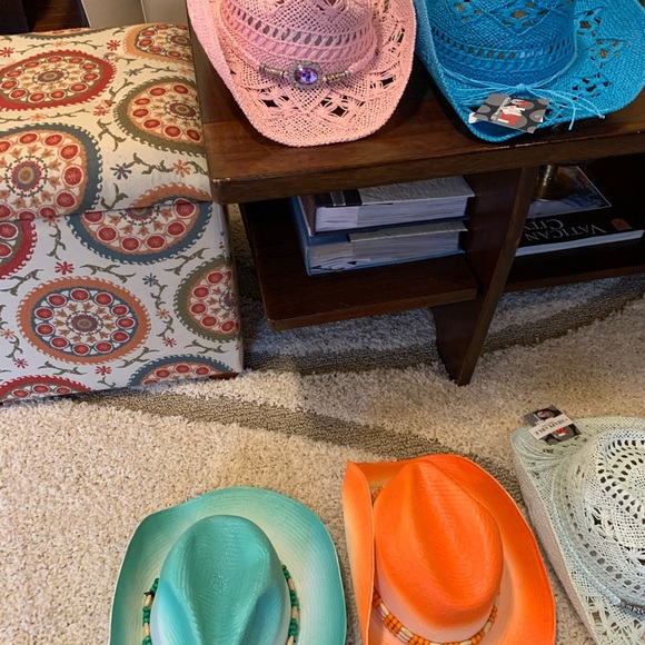 9 Cowboy / party hats - Picture 2 of 7